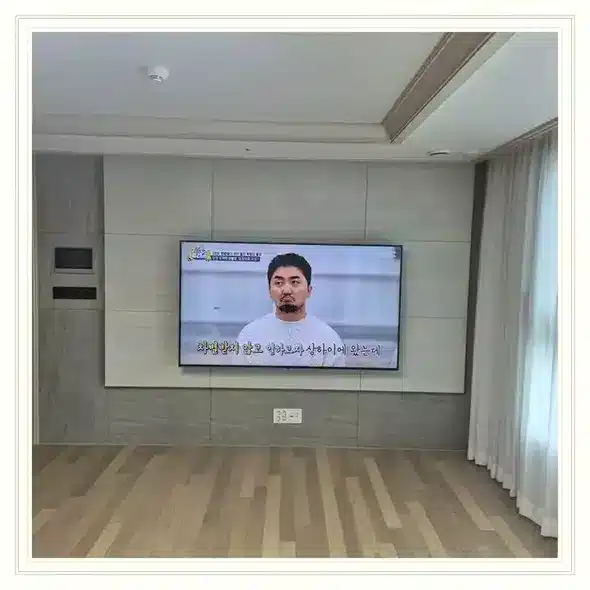 벽걸이TV 설치 상담용 거실 참고 사진 11