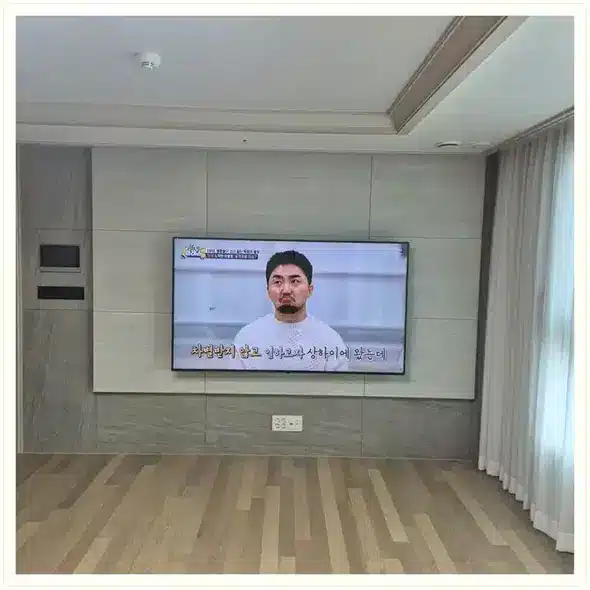 벽걸이TV 설치 상담용 거실 참고 사진 235