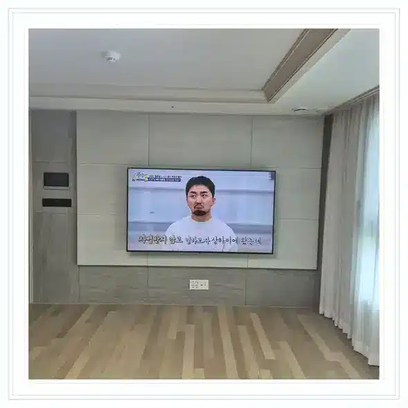 벽걸이TV 설치 상담용 거실 참고 사진 250