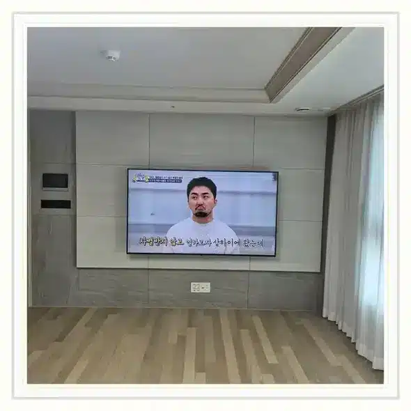 벽걸이TV 설치 상담용 거실 참고 사진 253